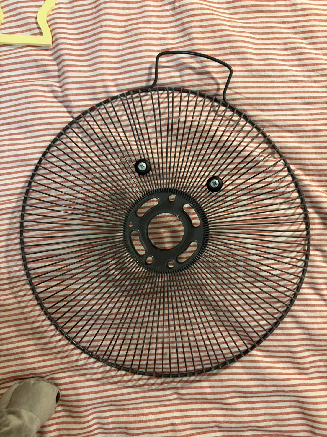 扇風機のカバーとビス